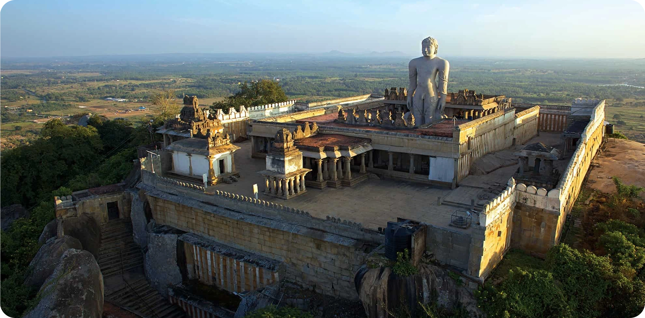 ThiLord Bahubali (Gommateshwara) atop Vindhyagiri Hill in Shravanabelagola, Karnataka